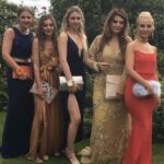 Five girls pose for prom photo – Later it goes viral due to little hidden detail