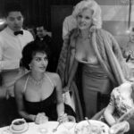 The story behind the infamous Sophia Loren and Jayne Mansfield photo, 1957