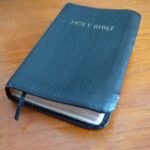 Old Lady Disinherits Grandson, Leaves Him Only a Bible & Note Saying, ‘Open It When It’s Hard’ – Story of the Day