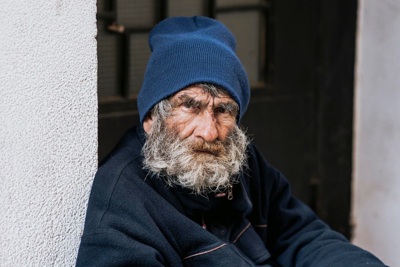 Wealthy Old Man Disguises Himself as Homeless to Test Employees at a Grocery Store and Choose His Heir – A Story to Remember