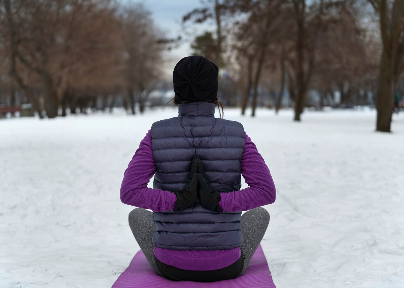 On My Way to Work, I Discovered an Elderly Woman Nearly Frozen in a Snowdrift – What She Gave Me Transformed My Life