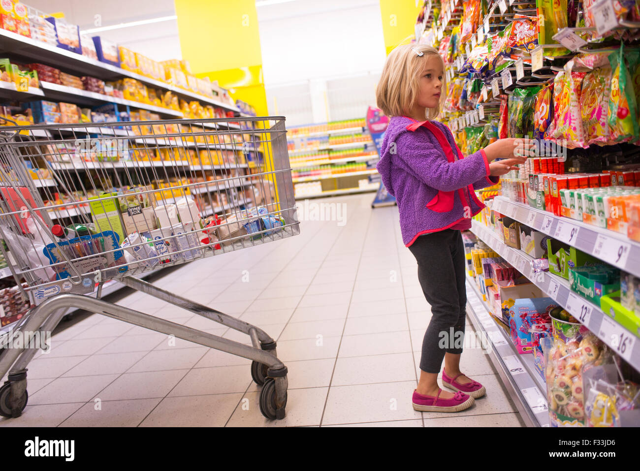 A Little Girl’s Heartfelt Plea in a Supermarket Left Me Speechless